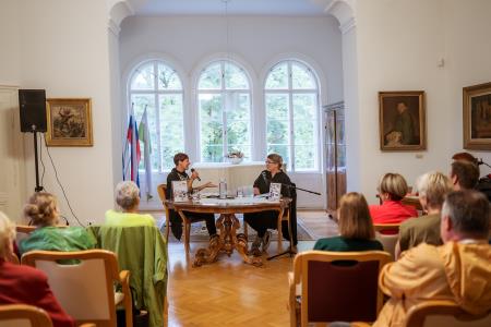 Ivana Djilas v knjižnici na Ravnah (11)
